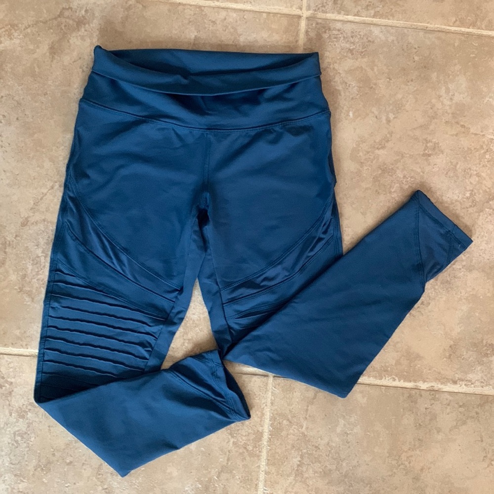 Womens Aerie Chill Play leggings Medium
